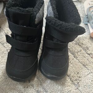 Black size 9 kamik snow boots